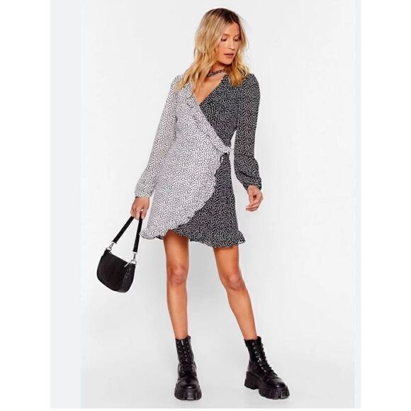 Nasty Gal Wrap Dress with Contrasting Heart Print  size 6 - Picture 1 of 4